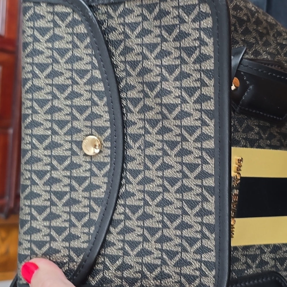 Michael Kors Large Tote With Small Insert Bag.Non… - image 4